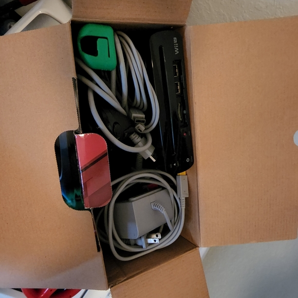 Nintendo Wii U with games, remotes and consoles - Picture 4 of 6